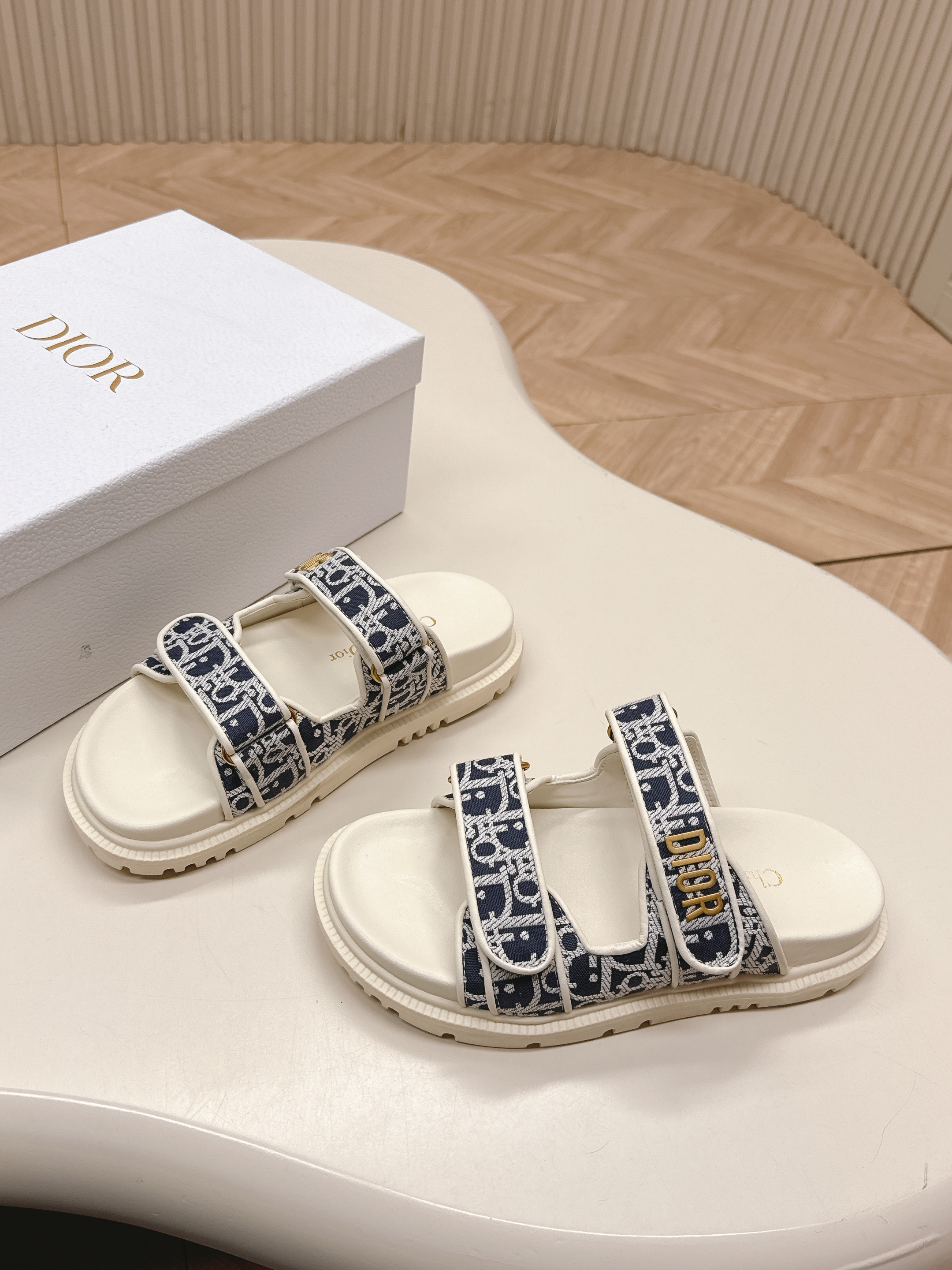 디올 슬리퍼