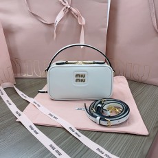미우미우 크로스백