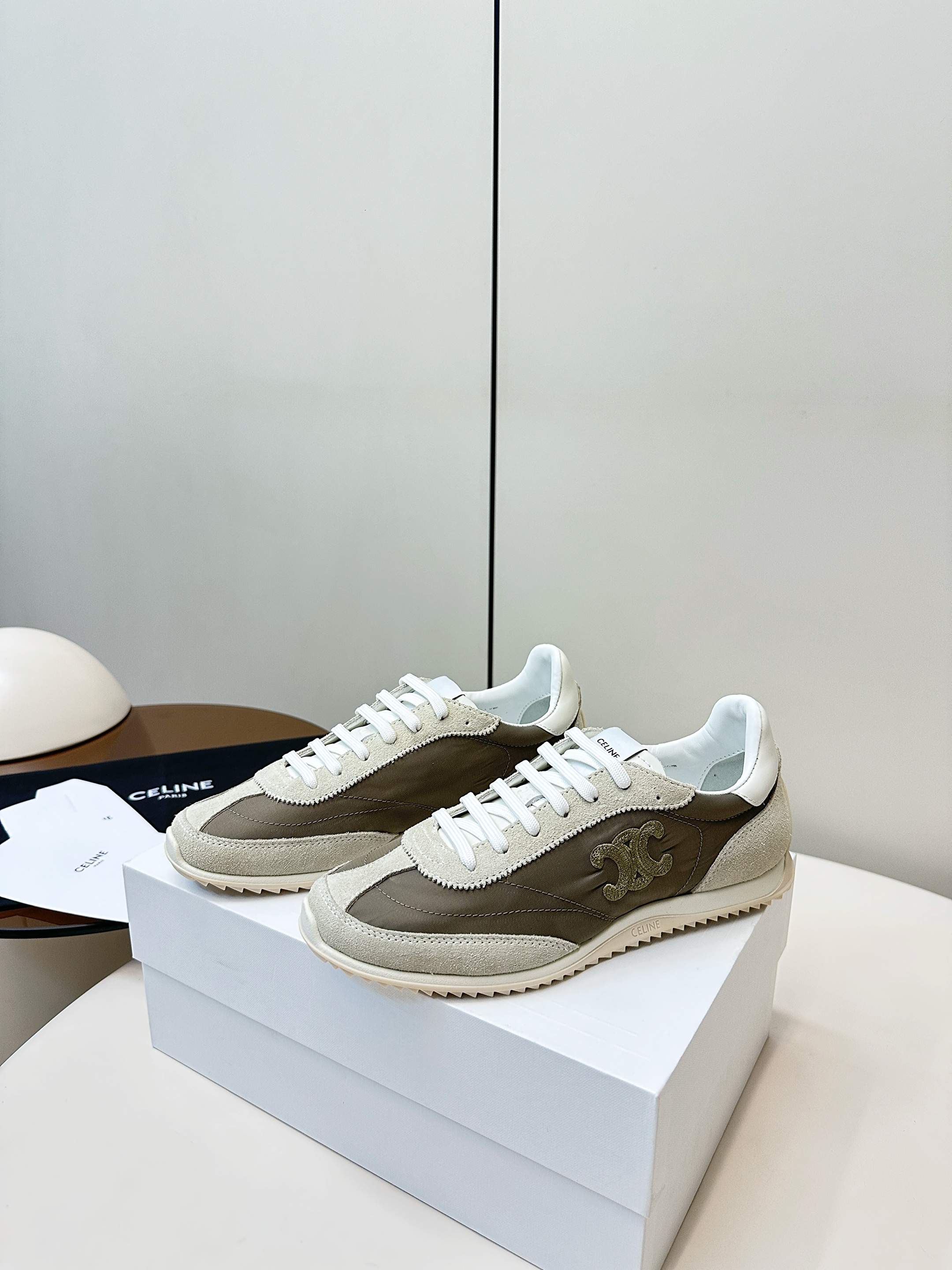 셀린느 스니커즈