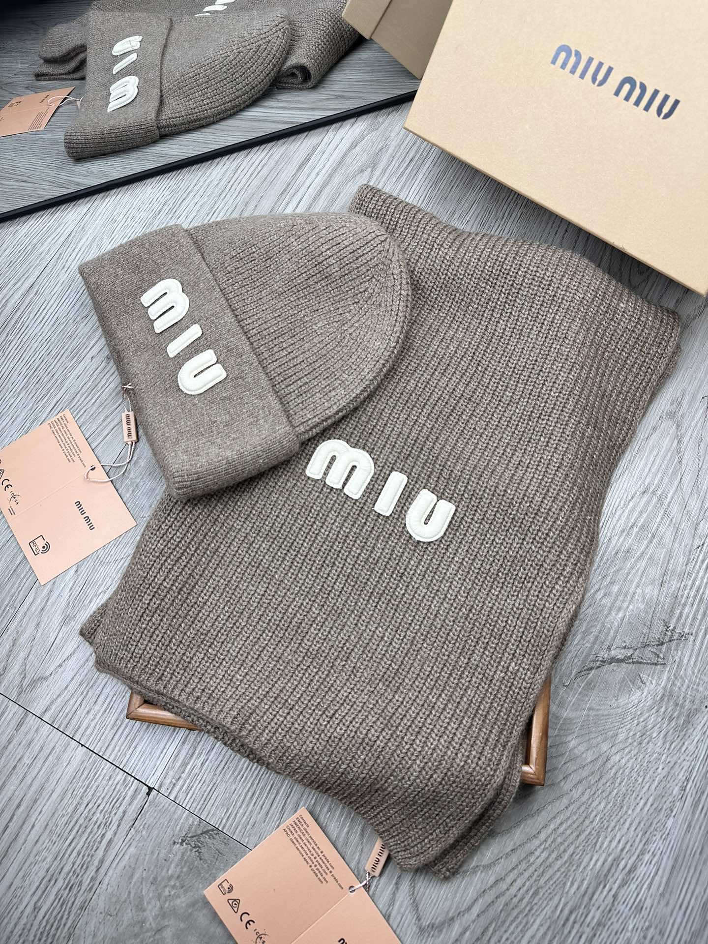 미우미우 모자