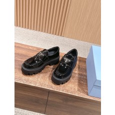프라다 로퍼