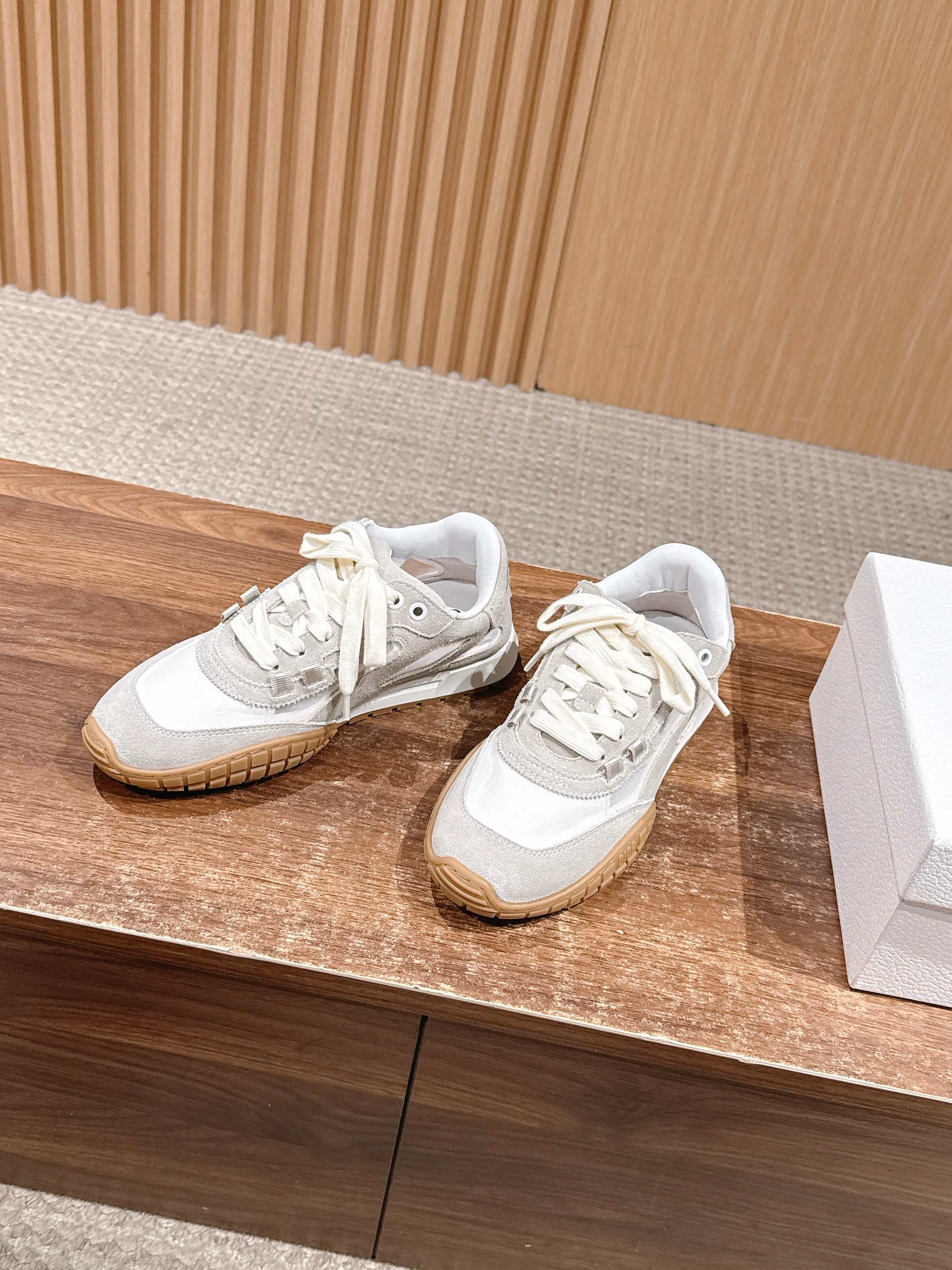 디올 스니커즈